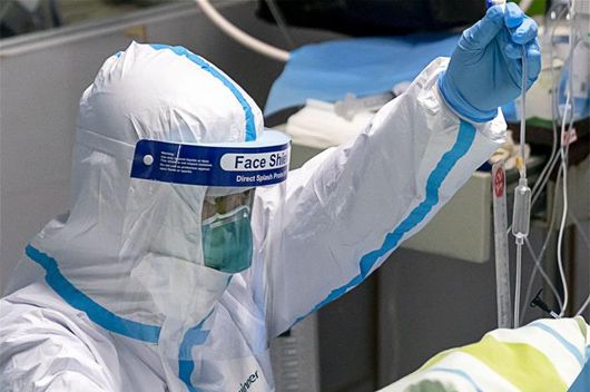 穿著醫(yī)用防護(hù)服等醫(yī)用防護(hù)裝備救援