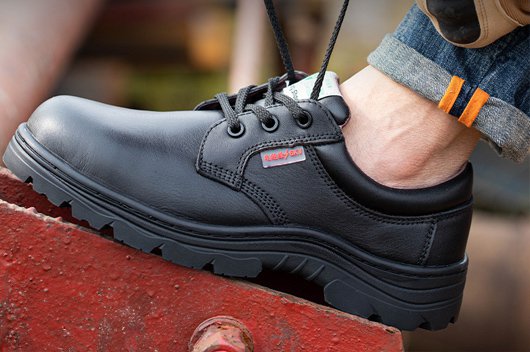 國產(chǎn)絕緣鞋什么牌子好