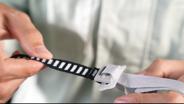 梅思安Y型四點式下頦帶安全帽安裝方法5