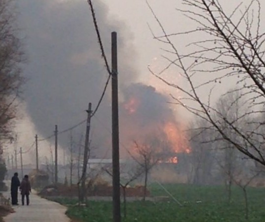 爆炸現(xiàn)場濃濃大煙