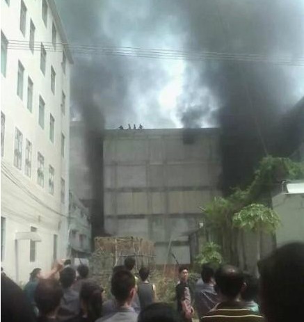 普寧內(nèi)衣廠發(fā)生火災大樓事故現(xiàn)場圖片