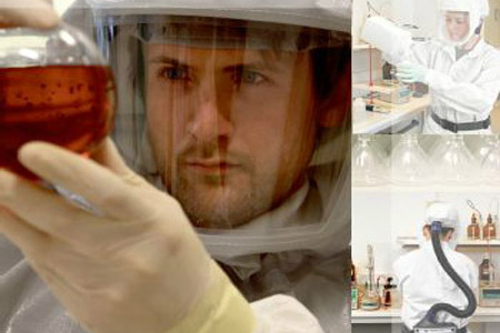 在IDLH環(huán)境下作化學(xué)實(shí)驗(yàn)佩戴電動(dòng)送風(fēng)長(zhǎng)管呼吸器