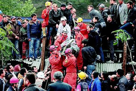 煤礦爆炸事故現場救援圖片2