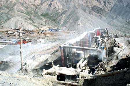 石棉粉塵環(huán)境下的工人們