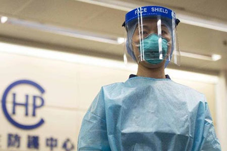 醫(yī)護(hù)人員戴醫(yī)用口罩、防護(hù)面罩雙重防護(hù)埃博拉病毒感染