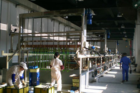 電鍍廠作業(yè)職工普通沒(méi)有佩戴相關(guān)防護(hù)用品