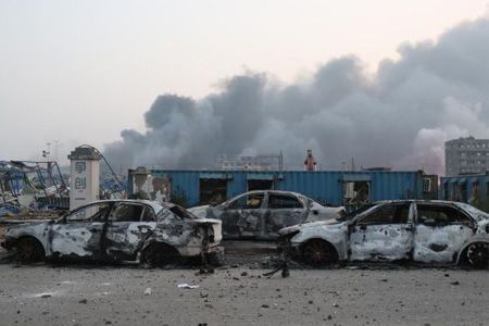 天津?yàn)I海?；繁ㄉ锨лv汽車被燒毀