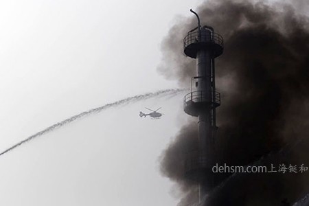 上海金山舉行滅火救援聯(lián)合演練