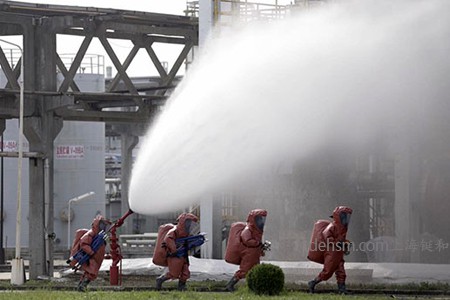化工裝置滅火救援演練現(xiàn)場