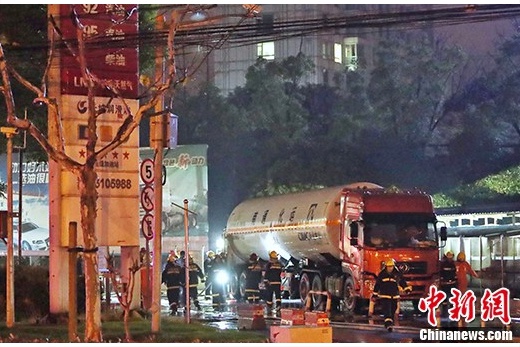 上海寶山一槽罐車發(fā)生泄漏