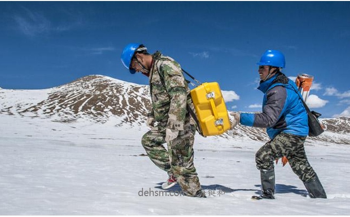 低溫環(huán)境穿防寒服戶外作業(yè)