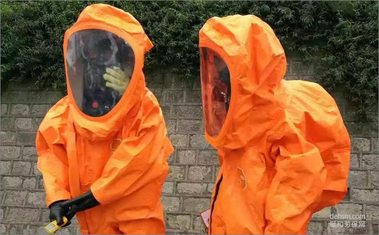杜邦Tychem6000FR全封閉防化服參加應(yīng)急救援演練
